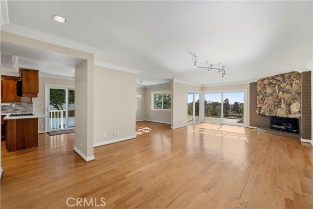 Detail Gallery Image 4 of 51 For 949 Falmouth St, Thousand Oaks,  CA 91362 - 4 Beds | 3/1 Baths