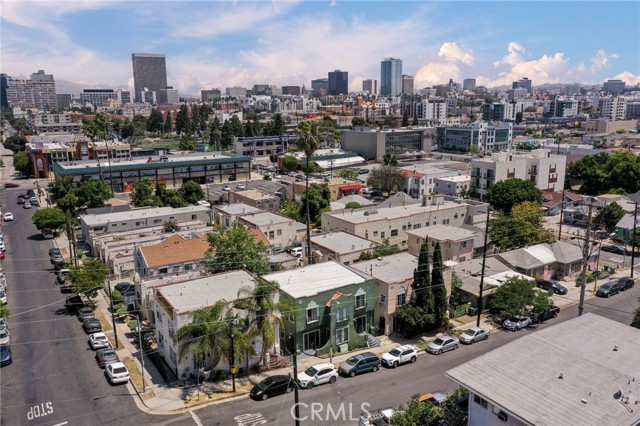 2945 W 11th Street, Los Angeles CA: https://media.crmls.org/medias/ffdef913-1a78-4fb2-ab8a-5b6d8d908847.jpg