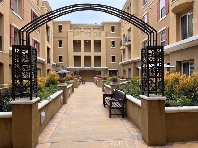 Detail Gallery Image 15 of 23 For 128 N Oak Knoll Ave #210,  Pasadena,  CA 91101 - 2 Beds | 2 Baths