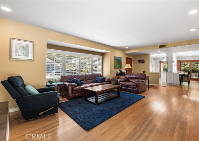 Detail Gallery Image 8 of 33 For 3629 Loadstone Dr, Sherman Oaks,  CA 91403 - 3 Beds | 2 Baths