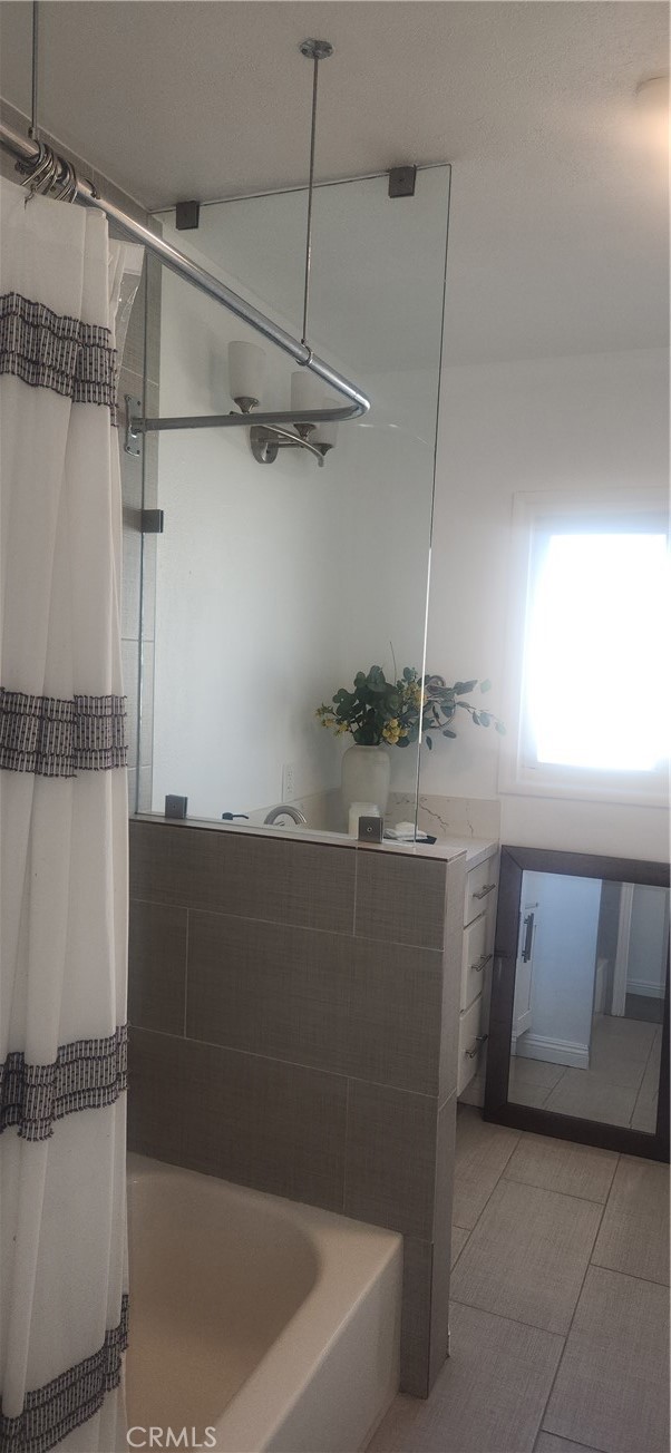 Detail Gallery Image 5 of 13 For 15809 Kingsbury St, Granada Hills,  CA 91344 - 3 Beds | 2 Baths