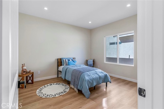 Image 22 of 50 For 26987 Lakeview Drive