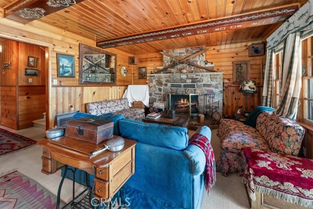 Detail Gallery Image 9 of 32 For 115 Lagunita Ln, Big Bear Lake,  CA 92315 - 4 Beds | 2 Baths