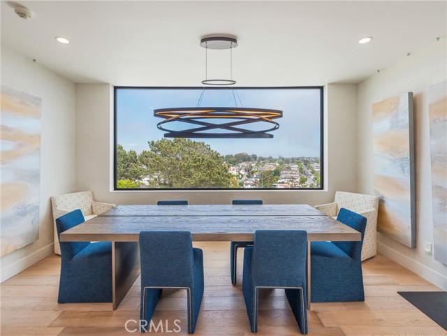 Detail Gallery Image 7 of 37 For 468 30th St, Manhattan Beach,  CA 90266 - 5 Beds | 5/1 Baths