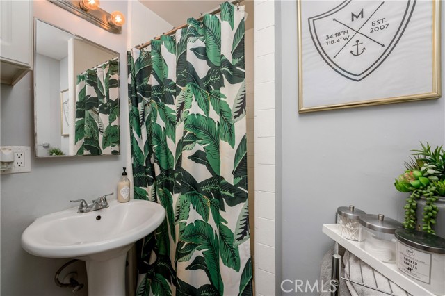 6059 Vantage Avenue, Valley Glen CA: https://media.crmls.org/medias/ffe22afe-d014-47e9-9505-927fc2163931.jpg