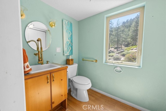 38512 North Shore Drive, Fawnskin CA: https://media.crmls.org/medias/ffe247ce-10d1-442c-992a-ae2f1cdcd6ff.jpg
