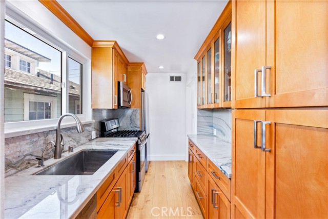 400 17th Street, Manhattan Beach, California 90266, 4 Bedrooms Bedrooms, ,2 BathroomsBathrooms,Residential,For Sale,17th,PW24197344