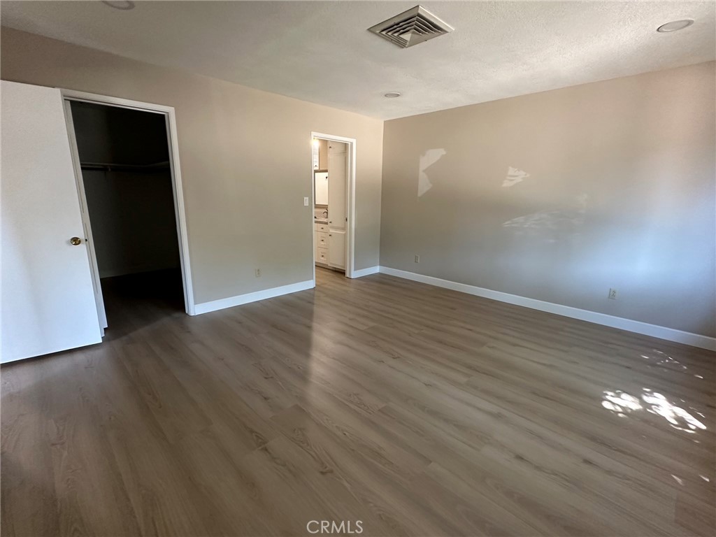 https://media.crmls.org/medias/ffe3360c-a006-4587-9ab1-84e4c3fce3ec.jpg?preset=X-Large