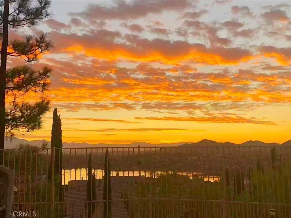 https://media.crmls.org/medias/ffe42854-1b6d-4525-8151-0c1296b840e1.jpg?preset=X-Large