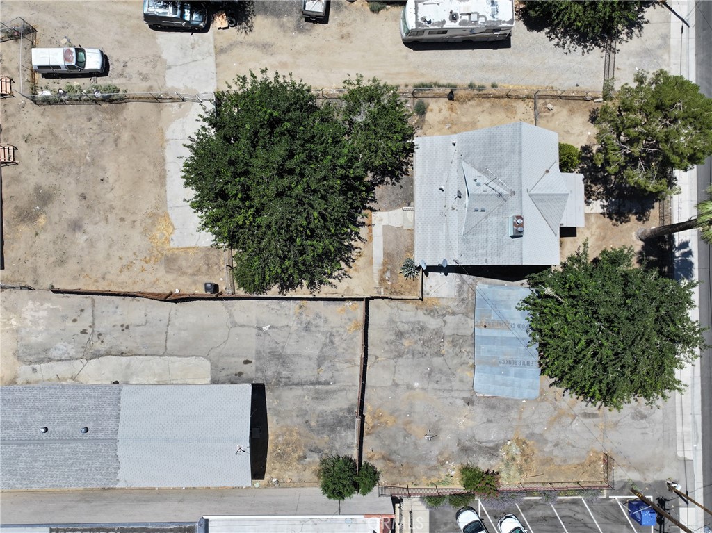 https://media.crmls.org/medias/ffe55cfa-d08b-43a8-8620-0a0e763d6e77.jpg?preset=X-Large