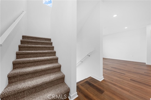 Detail Gallery Image 13 of 26 For 557 via Vallarta, Camarillo,  CA 93012 - 3 Beds | 2/2 Baths