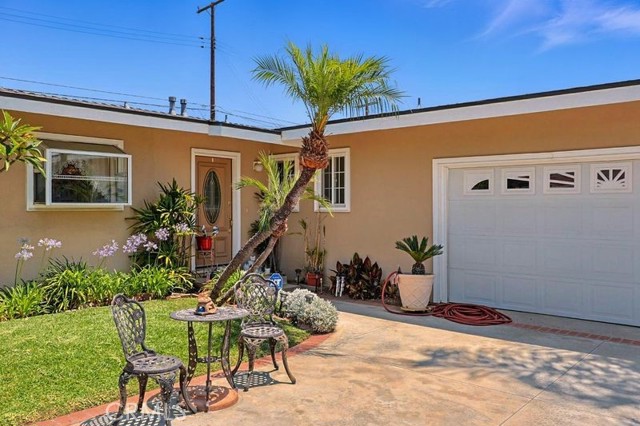 665 N Waterbury Avenue, Covina CA: https://media.crmls.org/medias/ffe6f68a-ae9f-443a-837f-2a8bfc38ed88.jpg