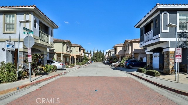 Detail Gallery Image 3 of 25 For 13581 Pacific Beach Dr., Westminster,  CA 92683 - 4 Beds | 4 Baths