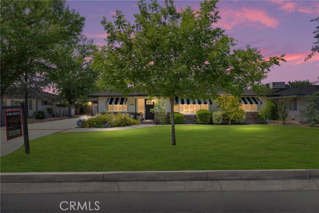 2465 Pine Street, Bakersfield CA: https://media.crmls.org/medias/ffe8fa4b-bac5-4766-8456-04d05cbc6662.jpg