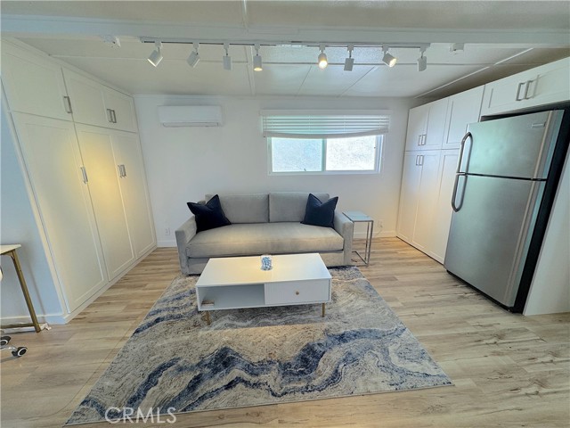 726 1/2 Esplanade, Redondo Beach CA: https://media.crmls.org/medias/ffea7d8a-c857-497f-9225-2d0fb9703451.jpg