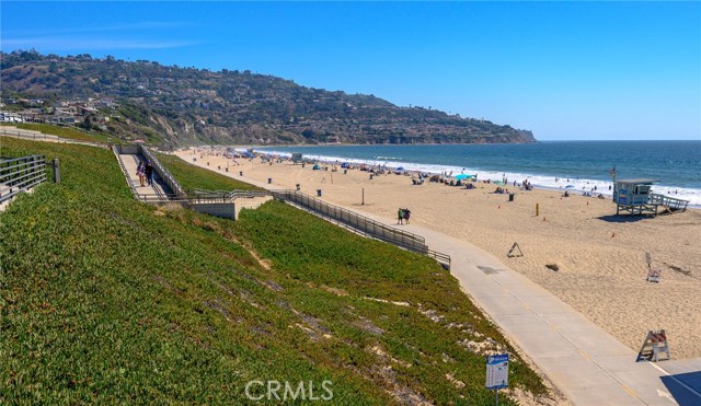 201 Calle Miramar, Redondo Beach CA: https://media.crmls.org/medias/ffea855a-6c5b-4195-be4f-a7fbb4437116.jpg