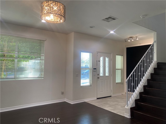 Detail Gallery Image 4 of 30 For 19303 Cohasset St, Reseda,  CA 91335 - 4 Beds | 3 Baths