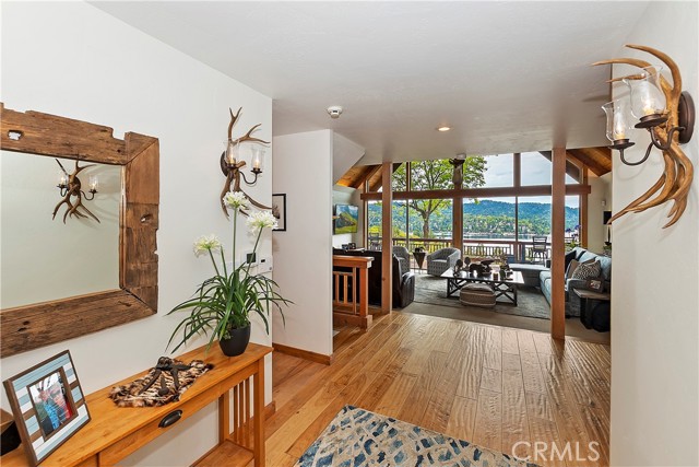 Detail Gallery Image 17 of 70 For 1254 Yosemite Dr, Lake Arrowhead,  CA 92352 - 4 Beds | 2 Baths