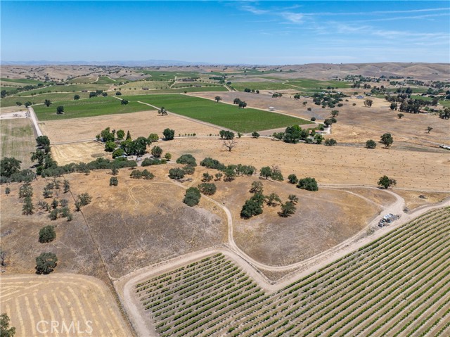 Detail Gallery Image 11 of 33 For 5275 Camp 8 Rd, Paso Robles,  CA 93446 - 12 Beds | 7/1 Baths