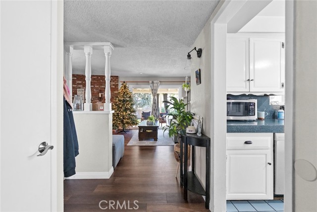 Detail Gallery Image 9 of 29 For 2066 Royalty, Pomona,  CA 91767 - 4 Beds | 2 Baths