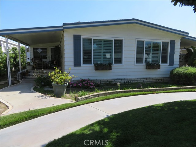 16927 Lake Ridge Way, Yorba Linda CA: https://media.crmls.org/medias/ffecc2c9-8dc2-4cec-b7e3-e6c98d1ab7e3.jpg