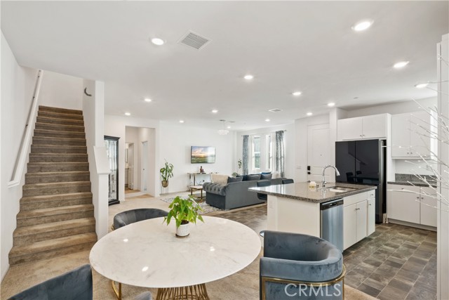 Detail Gallery Image 9 of 36 For 5604 Altamura Way #10,  Fontana,  CA 92336 - 4 Beds | 3 Baths