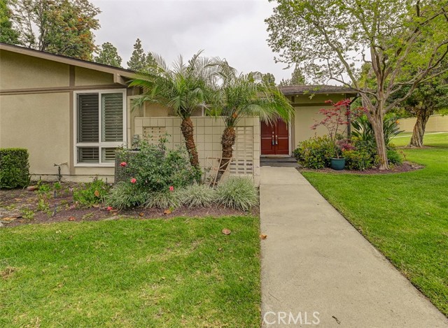 241 Calle Aragon, Laguna Woods CA: https://media.crmls.org/medias/ffed31c2-f673-4cca-82a8-2fa864b76c6c.jpg