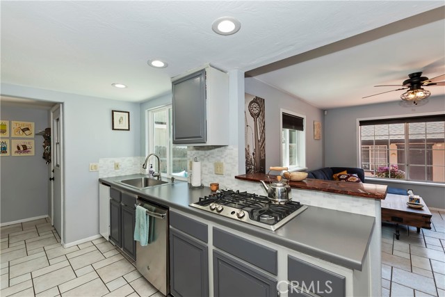 22989 Pine Lane, Crestline CA: https://media.crmls.org/medias/ffed96f6-cf74-48b2-9927-57d2eb276887.jpg
