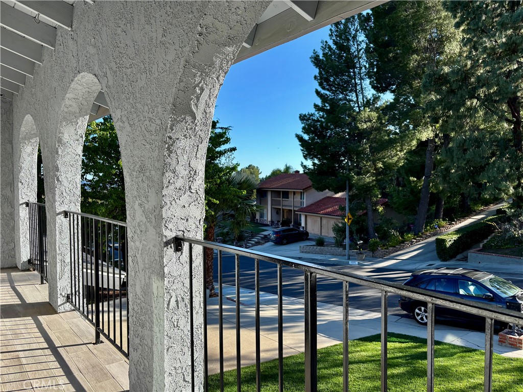 https://media.crmls.org/medias/ffeda16d-8ce2-46e1-ab2f-4aaac36c2bd6.jpg?preset=X-Large
