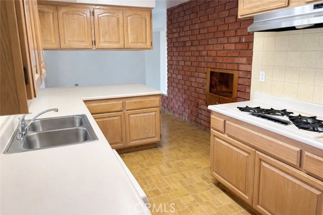 Detail Gallery Image 3 of 10 For 3233 Michigan, Costa Mesa,  CA 92626 - 4 Beds | 2 Baths