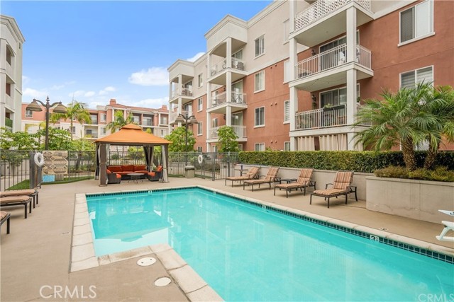 Detail Gallery Image 1 of 4 For 3740 Santa Rosalia Drive #216,  Park Hills Heights,  CA 90008 - 1 Beds | 1 Baths