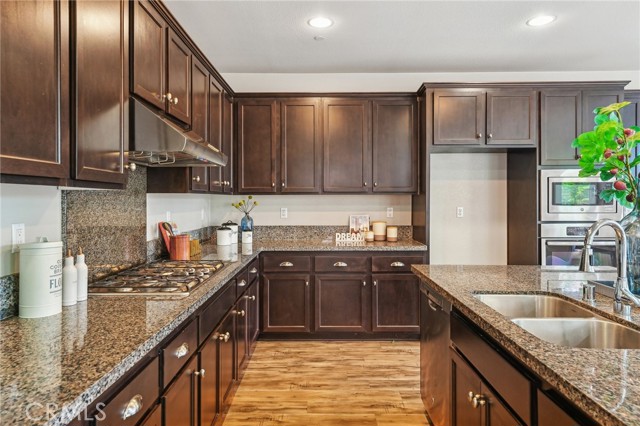7766 Lupin Street, Chino CA: https://media.crmls.org/medias/ffef0c07-f36f-4a5d-9a00-64f3f05c97e3.jpg