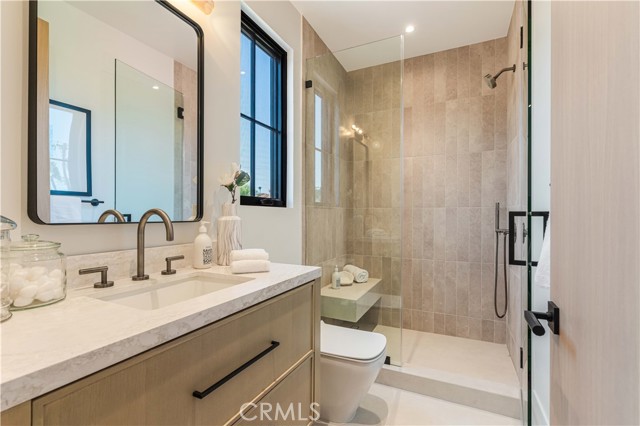 Detail Gallery Image 23 of 37 For 16711 Moorpark St, Encino,  CA 91436 - 6 Beds | 6/1 Baths