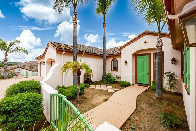 731 Oak Glade Drive, Fallbrook CA: https://media.crmls.org/medias/ffef593e-5163-4b92-aae9-a6193dd40bd4.jpg