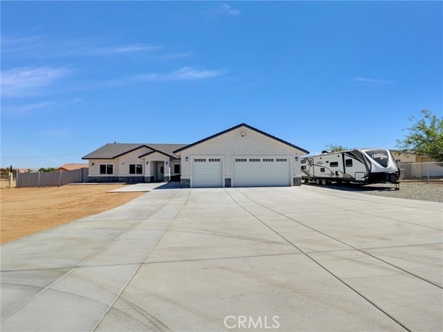 11515 Tamarisk Avenue, Hesperia CA: https://media.crmls.org/medias/ffef9705-31d9-4ccc-b2da-8331e097a39a.jpg