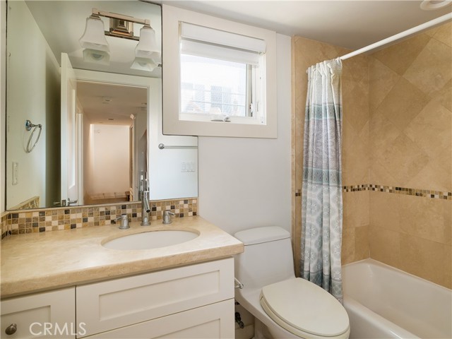 Detail Gallery Image 31 of 35 For 644 Hermosa Ave, Hermosa Beach,  CA 90254 - 3 Beds | 2/1 Baths