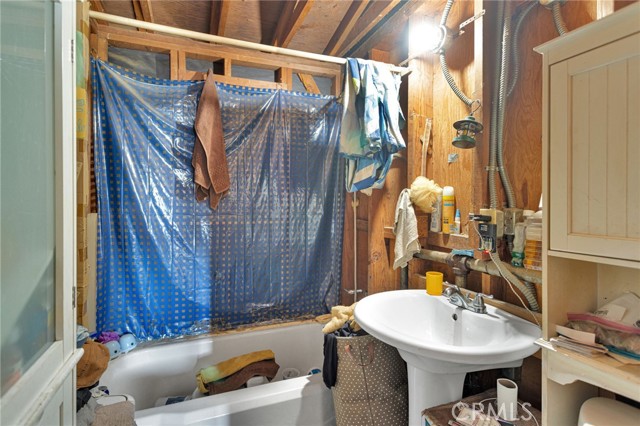 5924 Old Woman Springs Road, Johnson Valley CA: https://media.crmls.org/medias/fff0a50d-60d5-4856-aab2-0afe2303271f.jpg