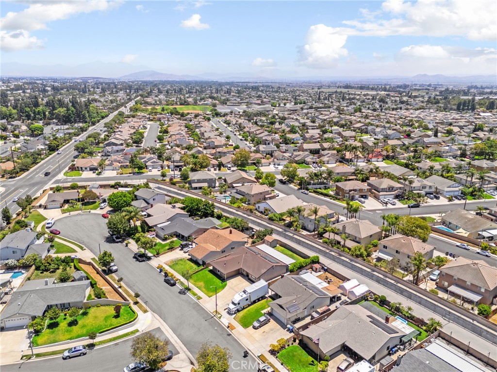 https://media.crmls.org/medias/fff12910-5fd1-4ae1-a750-887429dd52e4.jpg?preset=X-Large