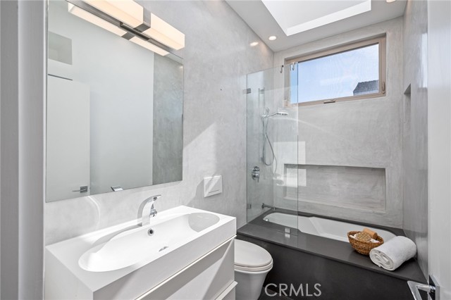 Detail Gallery Image 31 of 72 For 726 W 37th St, San Pedro,  CA 90731 - 5 Beds | 5 Baths