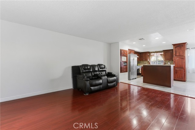 Detail Gallery Image 6 of 31 For 9200 Palm St #6,  Bellflower,  CA 90706 - 2 Beds | 2 Baths