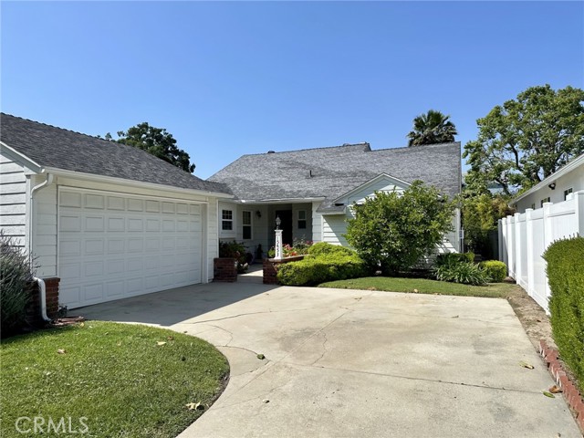 Detail Gallery Image 2 of 25 For 15453 Greenleaf St, Sherman Oaks,  CA 91403 - 2 Beds | 1/1 Baths