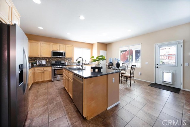 Detail Gallery Image 8 of 40 For 29063 Boulder Crest, Menifee,  CA 92584 - 5 Beds | 3 Baths