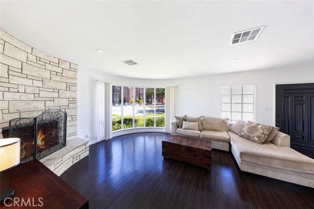 Detail Gallery Image 5 of 25 For 206 S Center St, Orange,  CA 92866 - 4 Beds | 3/1 Baths