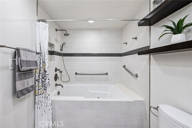 Detail Gallery Image 27 of 36 For 450 San Vicente Bld #203,  Santa Monica,  CA 90402 - 2 Beds | 2 Baths