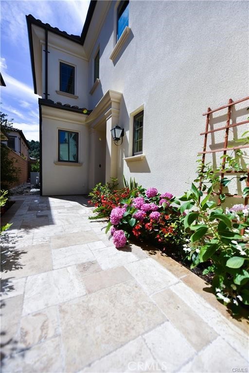 52 Open range, Irvine CA: https://media.crmls.org/medias/fff3777c-eda9-43b8-aa91-0c3285d8a6e0.jpg