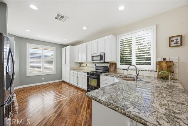 Detail Gallery Image 10 of 43 For 24884 Butterchurn, Wildomar,  CA 92595 - 4 Beds | 3 Baths