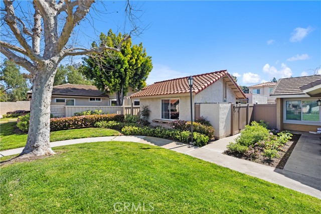 40 Tangerine, Irvine CA: https://media.crmls.org/medias/fff455f1-06b3-4b4e-95a6-10c04f772004.jpg