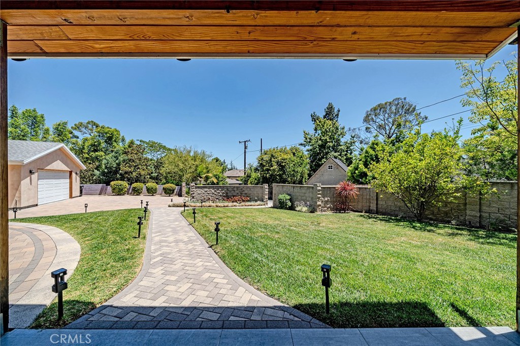 https://media.crmls.org/medias/fff4917b-1af7-4af8-b4a5-aed64f0948d4.jpg?preset=X-Large