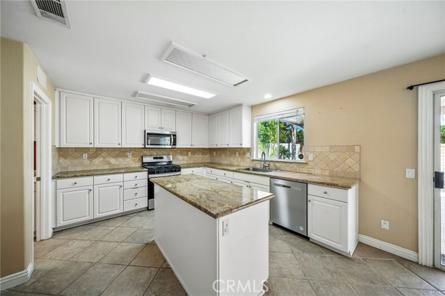 41980 Trinity River Way, Murrieta CA: https://media.crmls.org/medias/fff559e5-0166-4661-a2b4-05542ce209f7.jpg