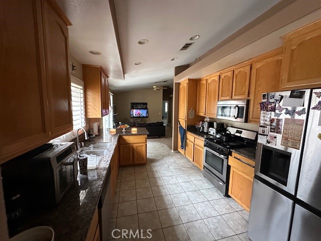 https://media.crmls.org/medias/fff5d04b-a918-4427-b980-835ec6295df9.jpg?preset=X-Large